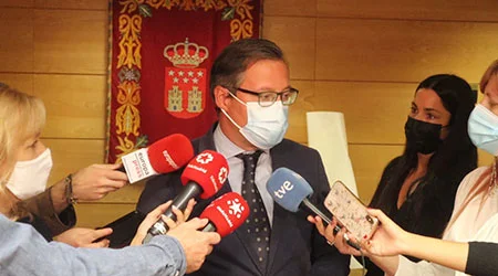 Serrano: “Hay que proteger a esas niñas, que es lo que está haciendo la Comunidad de Madrid