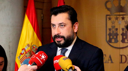 Díaz-Pache: “En este acto recordamos a las personas asesinadas, pero también a las que sobrevivieron y a las que pudieron rehacer su vida en Israel, en un Estado que tiene derecho a existir”