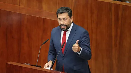 Díaz-Pache censura “la corrupción política, económica, moral e institucional de unos ladrones que han vendido España a sus enemigos y están intentando desguazarla”