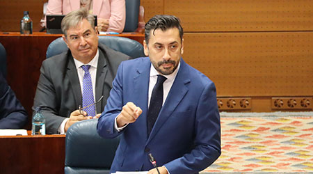 Díaz-Pache señala que “en la España de 2026, una acampada hace las leyes y el Gobierno, los censos electorales”