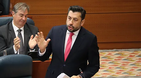 Díaz-Pache afea a la izquierda sus críticas a las relaciones con EEUU: “¿Son ustedes lamebotas del poder? ¿O son solo unos hipócritas disfrazados de pacifistas?”