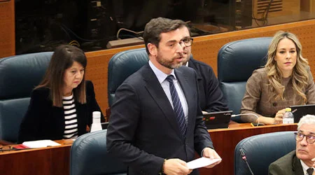 Parry: “La gran hazaña fiscal de la izquierda consiste en redistribuir la pobreza, permanecer en el poder y haber conseguido que un día España se fuera a negro y otro que no funcionaran los trenes”
