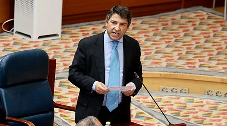 Muñoz Abrines: “Mónica García no entiende que la dignidad de esta Cámara proviene de la representación de los madrileños, quienes no son de tercera regional”