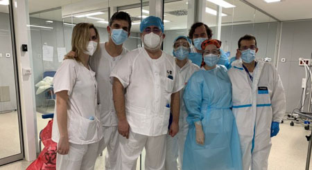 El Doctor Eduardo Raboso, diputado del GPP, realiza la primera intervención quirúrgica en el Zendal