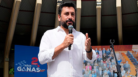 Díaz-Pache señala que “estos dos años de optimismos en un Madrid que está de moda coinciden con los dos años de la degeneración de un PSOE que está en caída libre”