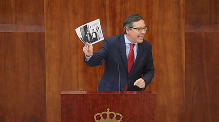 Serrano: “Han tratado acabar por tierra mar y aire con una mujer solo porque no han podido abatirla en las urnas”